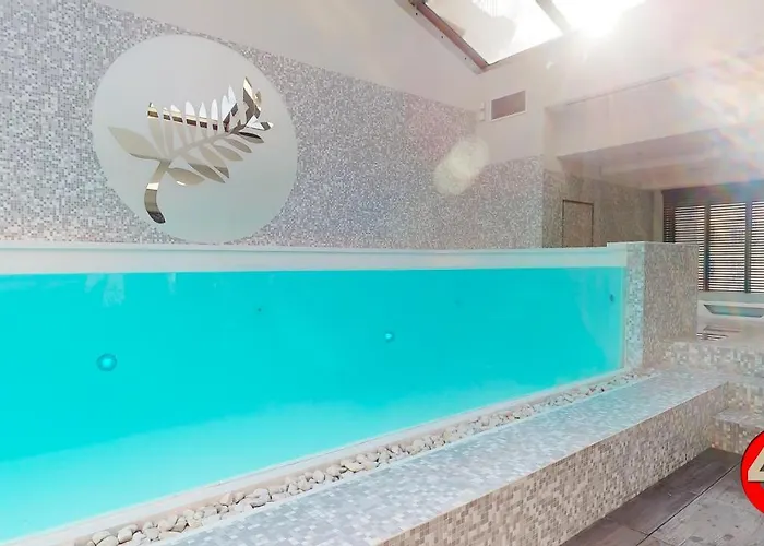 The Pool House * Cannes