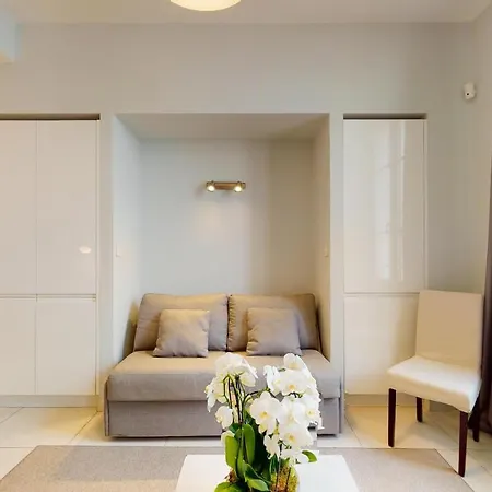 The Pool House * Cannes