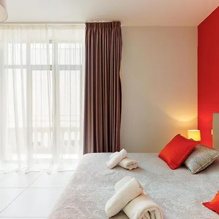 The Pool House * Cannes