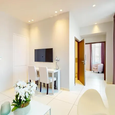 The Pool House شقة