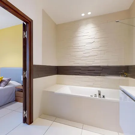 The Pool House Apartment *