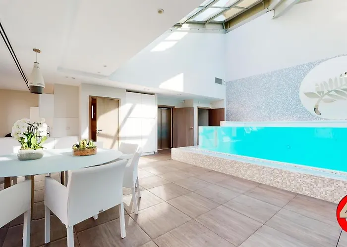 The Pool House Daire Cannes