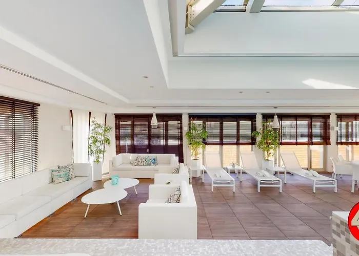 The Pool House Apartment Cannes