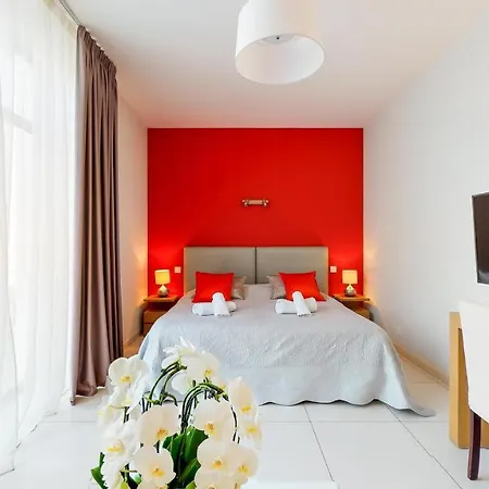 The Pool House * Cannes