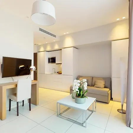 The Pool House * Cannes