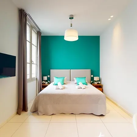 The Pool House * Cannes