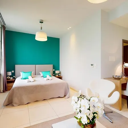 The Pool House Cannes