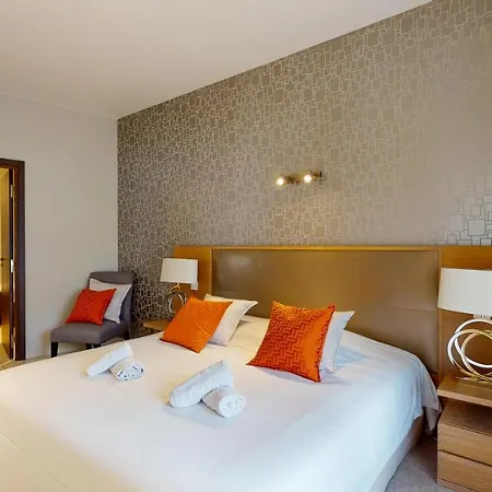 The Pool House * Cannes