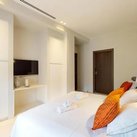 The Pool House * Cannes