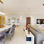 The Pool House Апартаменты Канны