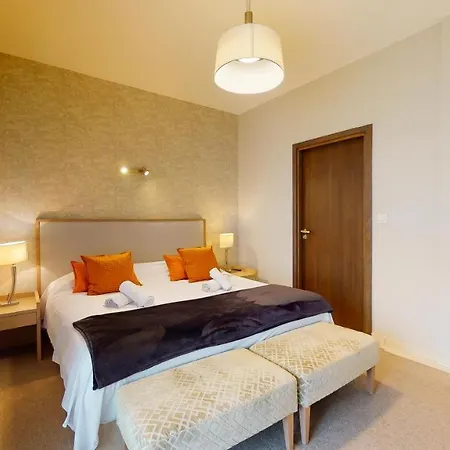 The Pool House * Cannes