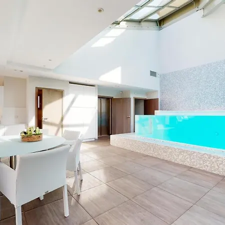 The Pool House Apartment Cannes