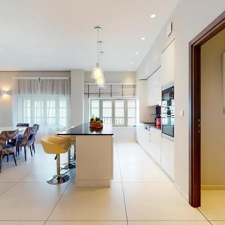 The Pool House * Cannes